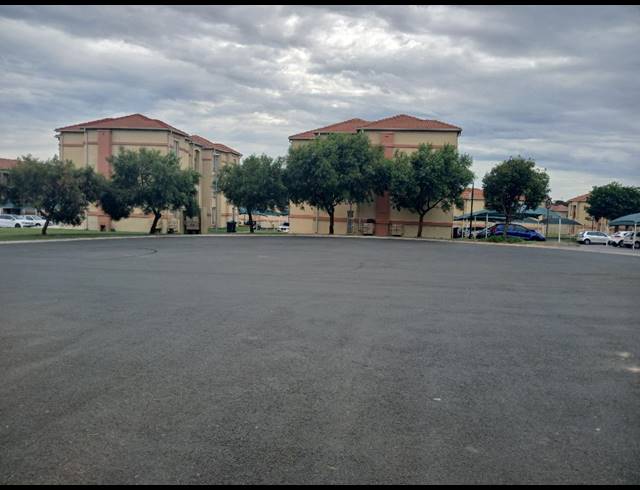 2 bed property for sale in AEROTON